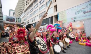 正月初五迎财神图片