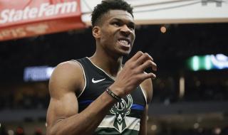 詹姆斯戴皇冠出场