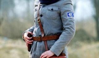 向着炮火前进主题曲